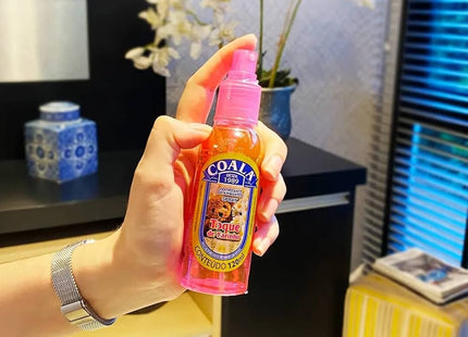 Imagem do produto Perfume Coala Toque Carinho para Cachorros, tipo Perfume, marca Coala, sendo segurado por uma mão.