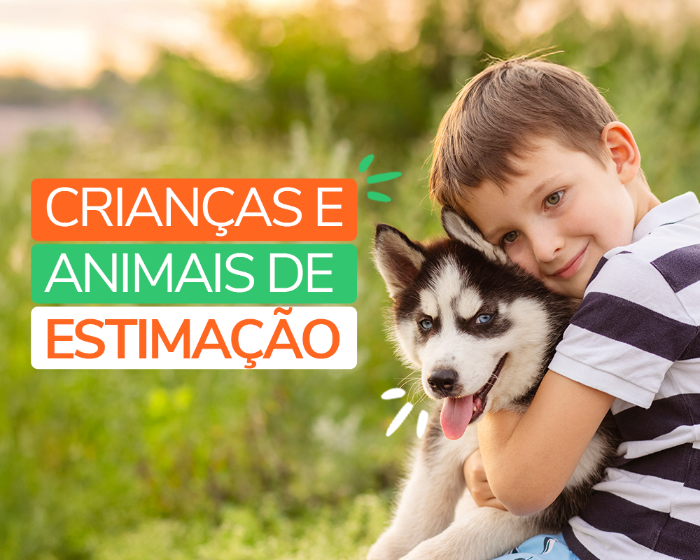 Criança abraçando animal de estimação